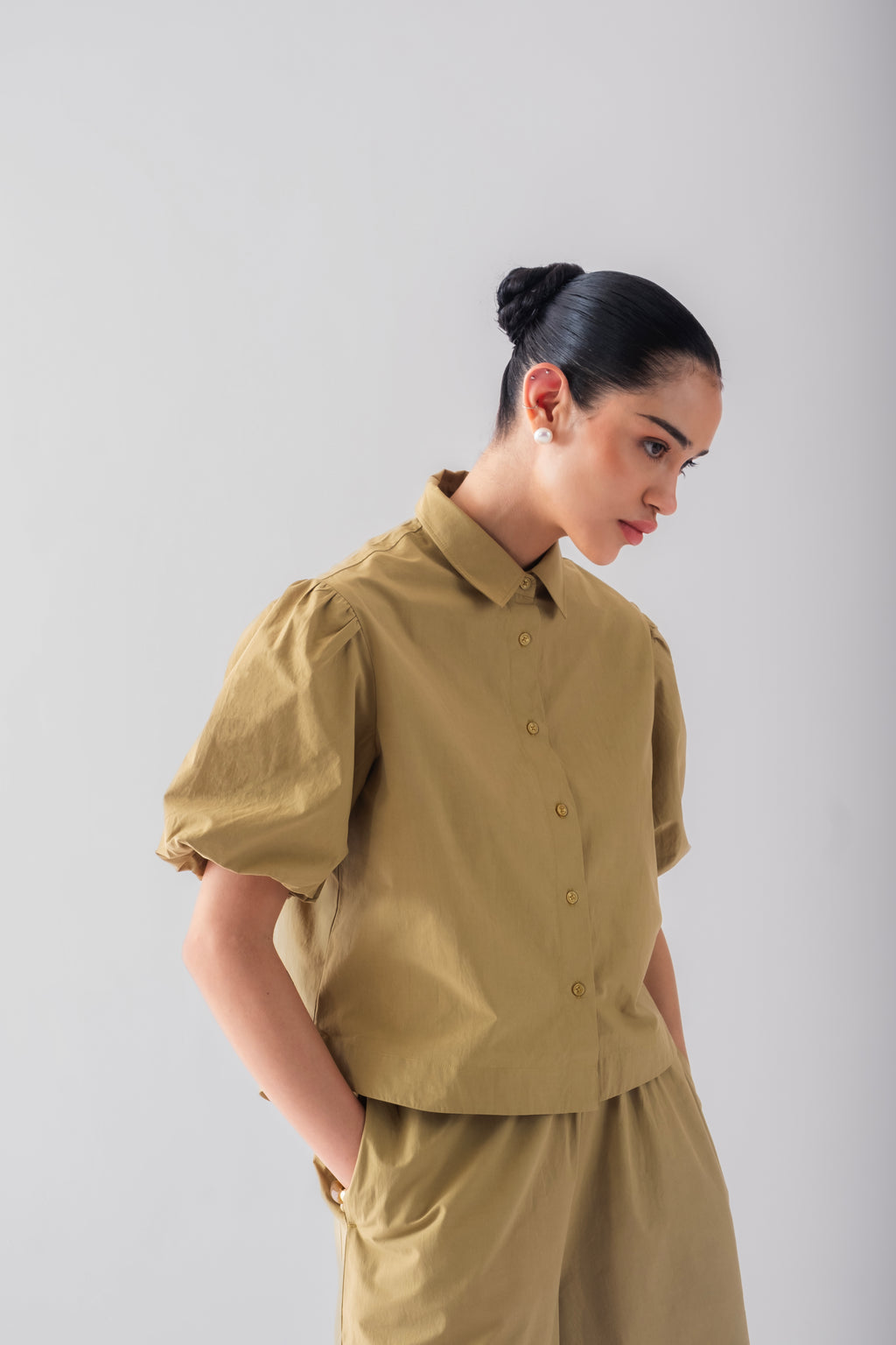 100% Cotton Poplin Puff-Sleeve Cropped Shirt - Olive Stone
