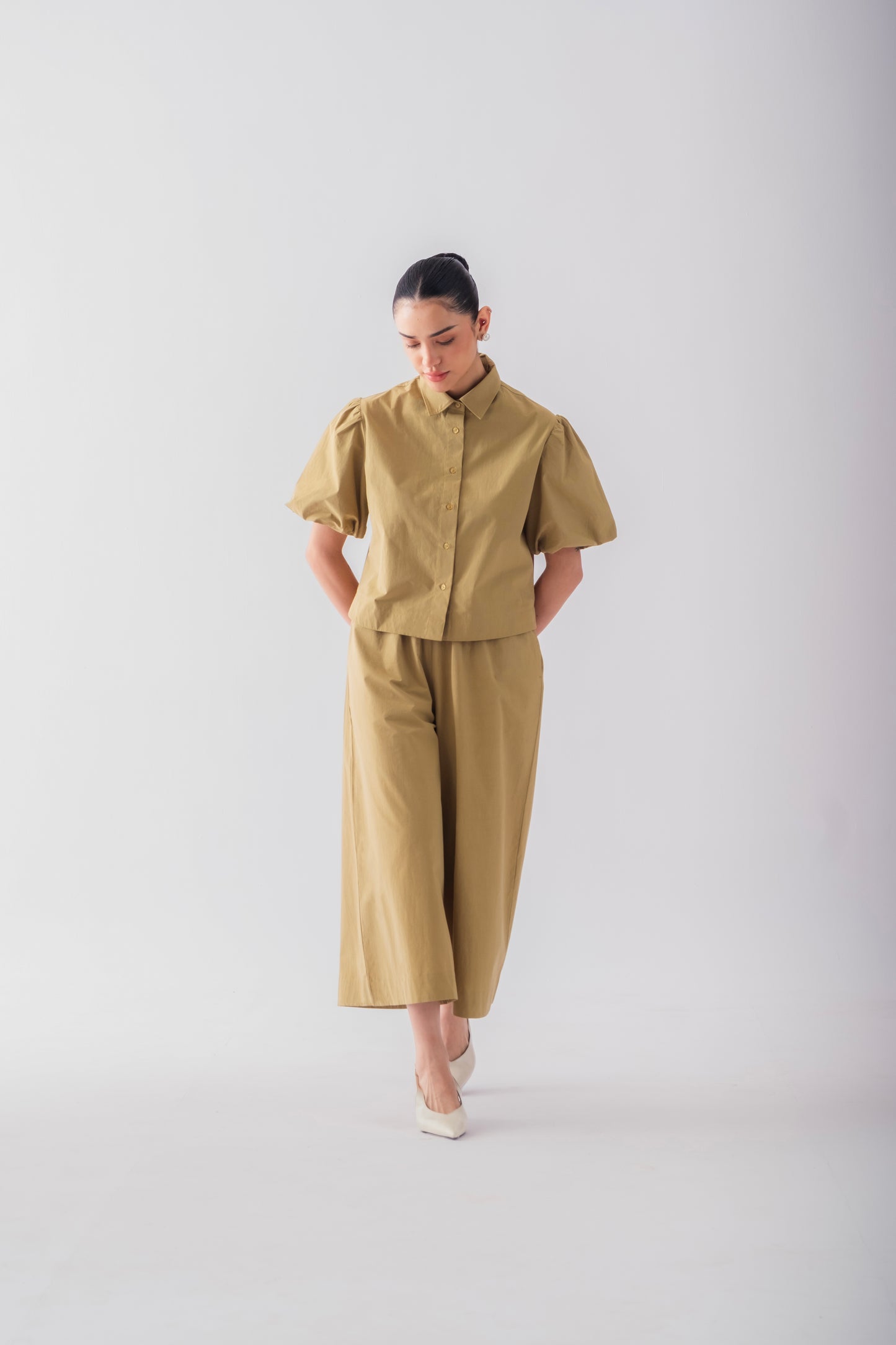 100% Cotton Poplin Puff-Sleeve Cropped Shirt - Olive Stone