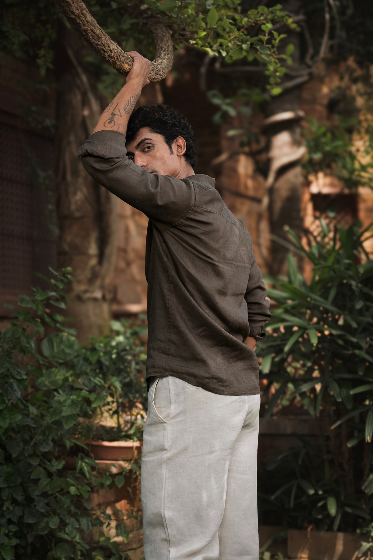 100% European Linen Classic Everyday Shirt - Deep Olive